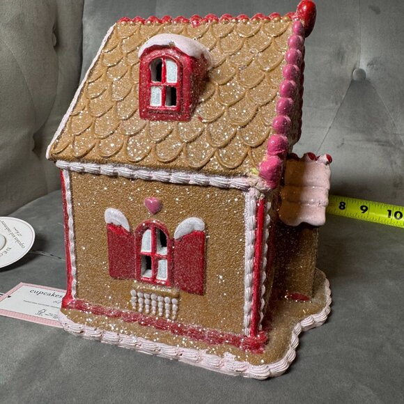 Cupcakes and Cashmere Valentine’s Day Gingerbread House NEW WITH TAG - Picture 8 of 8